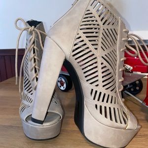 Size 7 1/2 boots, gray